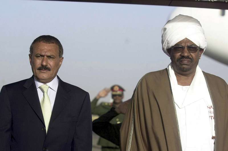 蘇丹獨裁強人巴希爾（Omar al-Bashir，右）與葉門前總統薩利赫（AP）