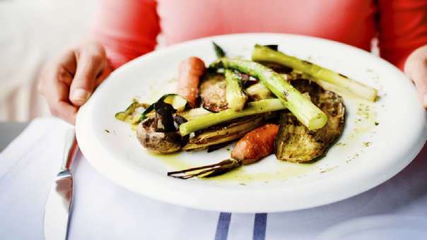 Si además eres capaz de acostumbrarte a cenar verduras, ¡harás pleno! (Foto: Getty)