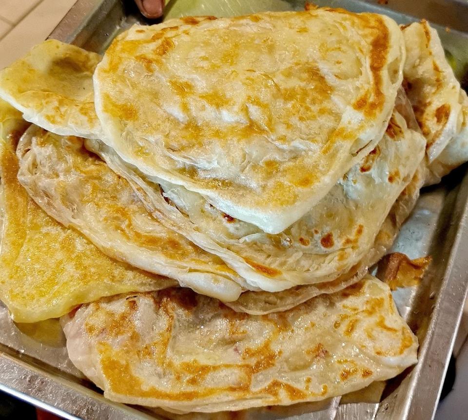 Kanna Curry House - Roti canai pile