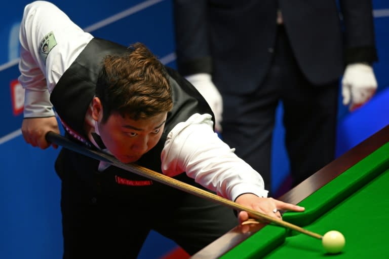 Ten Chinese snooker charged in fixing probe