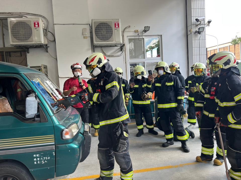 經過這次的訓練不但強化義消專業技能，增進楊梅消防與義消之間的默契，對於未來更能夠有效地守護楊梅民眾生命財產安全。圖：消防局提供