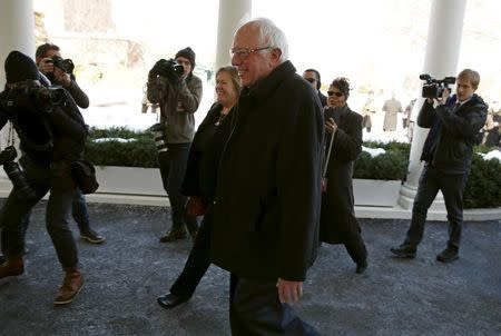 U.S. Democratic presidential candidate Bernie Sanders leaves the White House after speaking to reporters following his meeting with U.S. President Barack Obama in Washington January 27, 2016. REUTERS/Kevin Lamarque