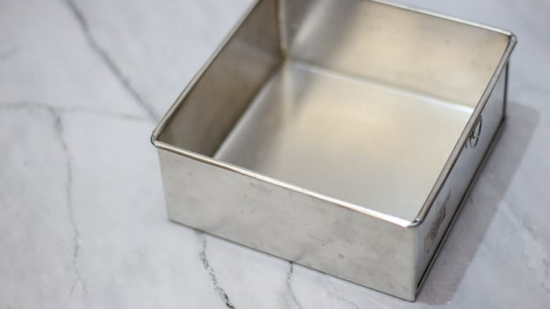 Square aluminum cake pan