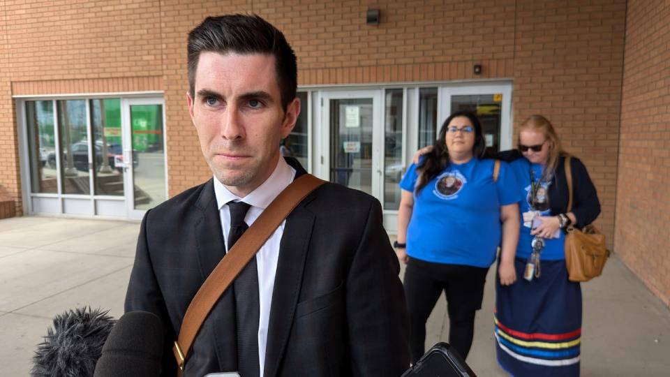 Defence counsel Thomas Hynes, flanked by Baeleigh Maurice's aunt, Rhane Mahingen, outside the provincial courthouse in Saskatoon. 