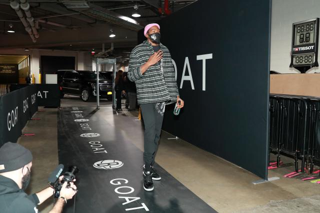 Big Bags, Tiny Beanies, and Chunky Dunkys: This Is the Early-Season NBA  Style Report