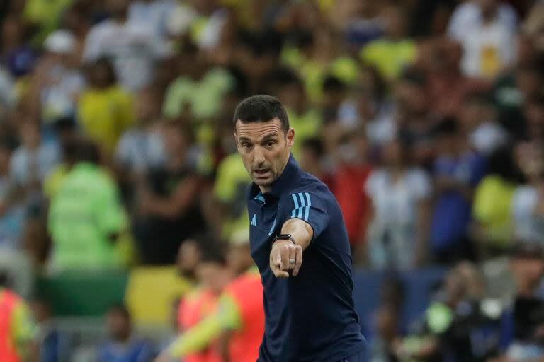 El técnico de Argentina Lionel Scaloni durante el partido contra Brasil en las eliminatorias del Mundial 2026, el martes 21 de noviembre de 2026, en Río de Janeiro. (AP Foto/Bruna Prado)