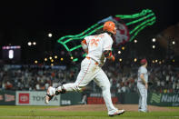 San Francisco Giants' Brandon Crawford runs the bases after hitting a two-run home run against the Arizona Diamondbacks during the ninth inning of a baseball game in San Francisco, Tuesday, Aug. 16, 2022. The Giants won 2-1. (AP Photo/Godofredo A. Vásquez)