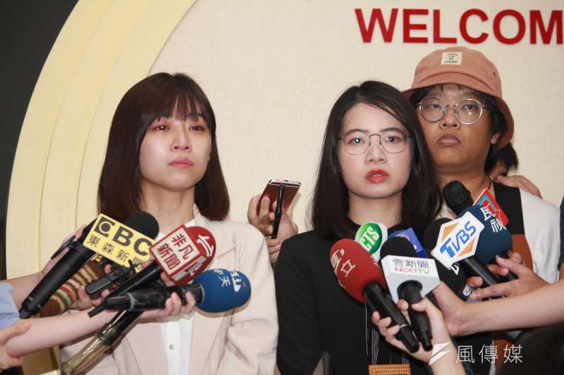 20200805-台北市議員林穎孟（左）、黃郁芬（右）退出時代力量。（方炳超攝）