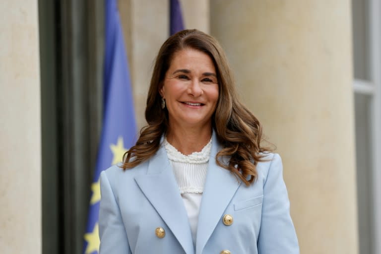 Melinda French Gates sur le perron de l'Elysée avant une rencontre avec Emmanuel Macron, le 1er juillet 2021, à Paris (Ludovic MARIN)