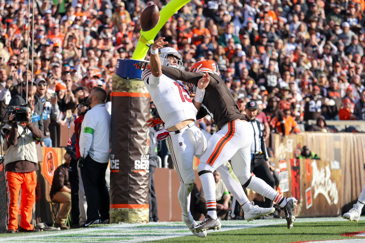 CLEVELAND, OH - NOVEMBER 05: Arizona Cardinals quarterback Clayton Tune (15) is hit as he throws by Cleveland Browns safety Juan Thornhill (1) during the third quarter of the National Football League game between the Arizona Cardinals and Cleveland Browns on November 5, 2023, at Cleveland Browns Stadium in Cleveland, OH. (Photo by Frank Jansky/Icon Sportswire via Getty Images)