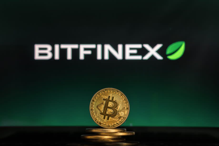 Bitfinex-Logo mit Bitcoin-Münze