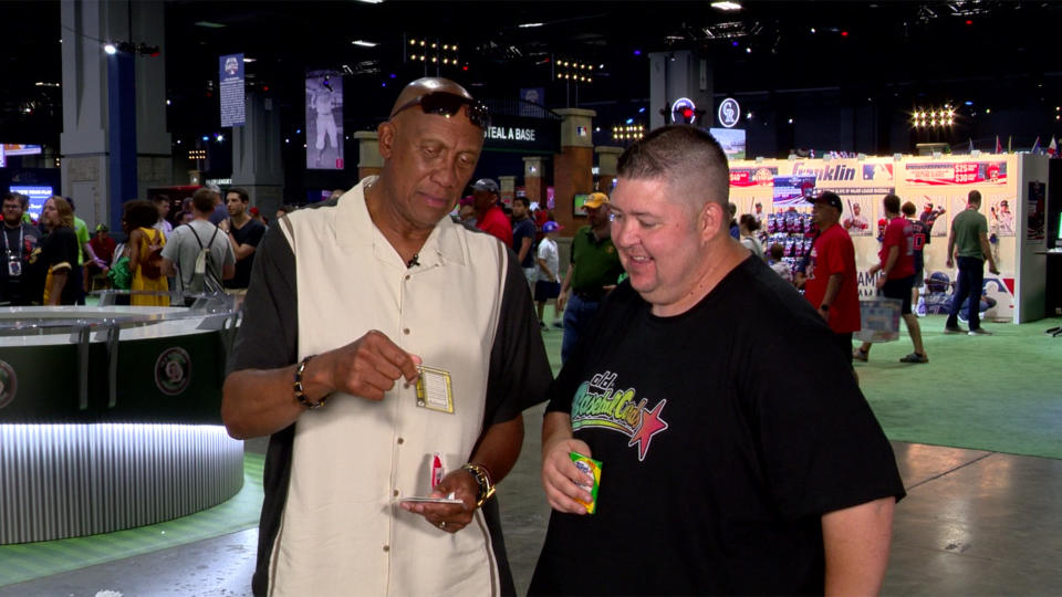 Fergie Jenkins opens 1981 Fleer baseball cards and talks about players he knows. (Yahoo Sports)