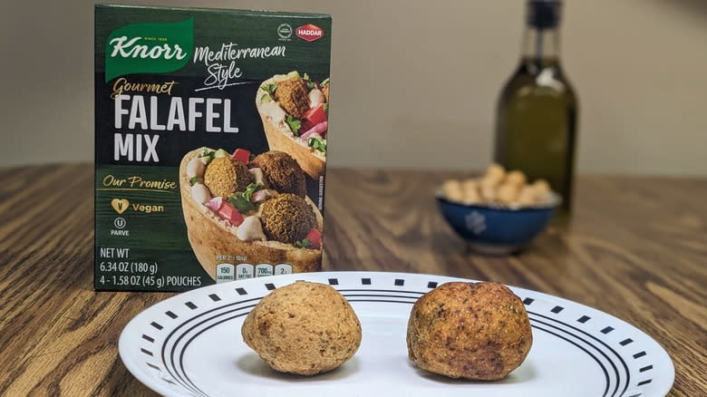 Knorr box with falafels