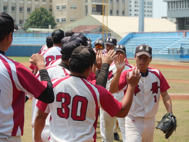 中華醫大力退高雄大學，勝場開張。吳敏欣攝