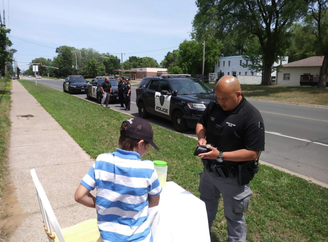 Brooklyn Park police help a young boy whose lemonade stand was robbed by junior high kids. (Photo: KTIS)