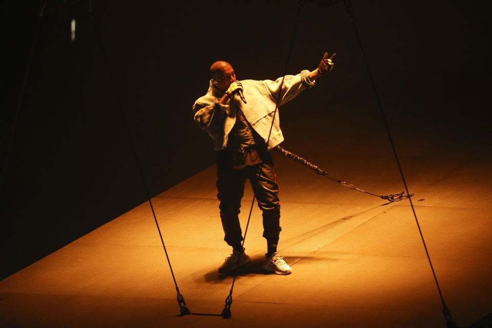 Kanye West inicia su gira Saint Pablo en Indianápolis.