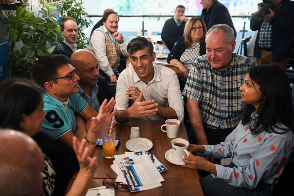 Former prime minister Rishi Sunak (centre) with now Chair of the 1922 Committee Bob Blackman (top-right) (Chris J Ratcliffe/PA) (PA Wire)