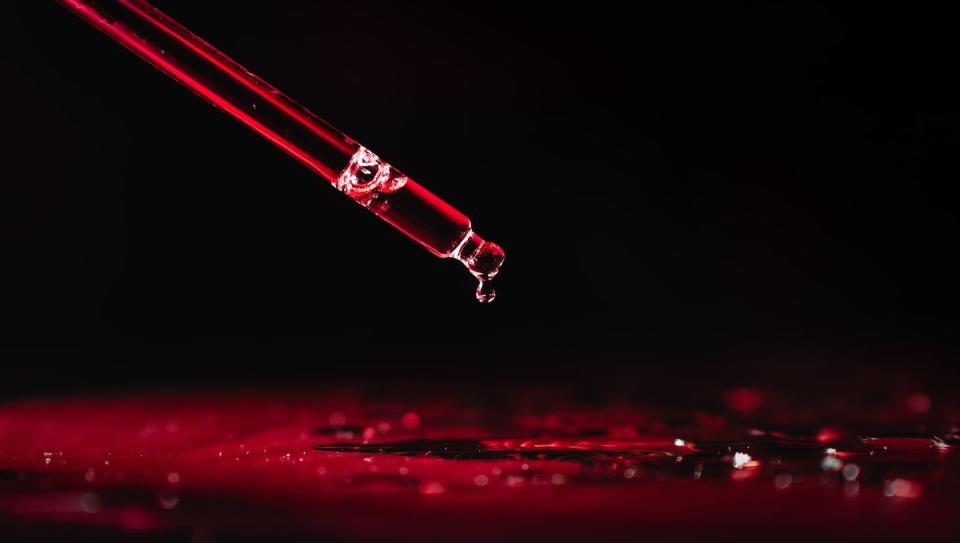 <a href="https://www.shutterstock.com/es/image-photo/pipette-drop-red-liquid-water-poison-2107031507" rel="nofollow noopener" target="_blank" data-ylk="slk:Shutterstock / Antonina Trushina;elm:context_link;itc:0;sec:content-canvas" class="link ">Shutterstock / Antonina Trushina</a>