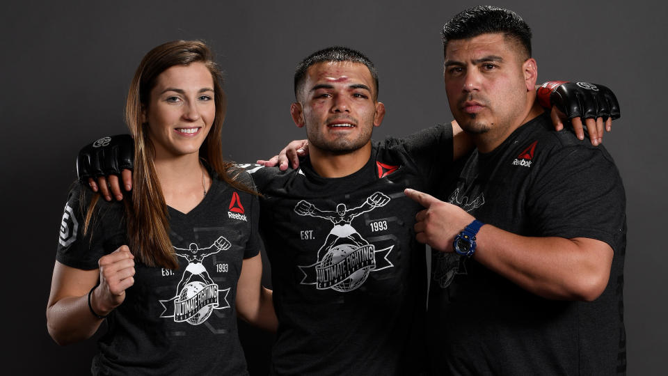 DENVER, CO - NOVEMBER 10:  Mark De La Rosa (C) poses for a post fight portrait with his wife Montana (L) backstage during the UFC Fight Night event inside Pepsi Center on November 10, 2018 in Denver, Colorado. (Photo by Mike Roach/Zuffa LLC/Zuffa LLC via Getty Images)