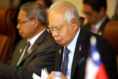 Malaysia's Prime Minister Najib Razak (R) is seen at the Trans-Pacific Partnership (TPP) meeting held on the sidelines of the APEC summit in Danang, Vietnam, November 10, 2017. REUTERS/Na-Son Nguyen/Pool