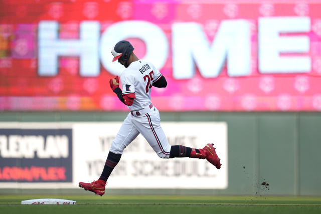 Conforto's 3-run homer in 4-run 1st leads Giants over Twins 4-1