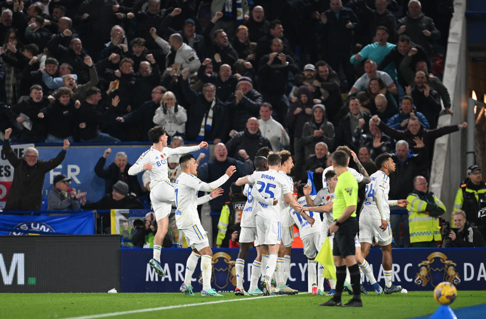 LEICESTER, ENGLAND - NOVEMBER 03: Leeds United celebrate after Georginio Rutter of Leeds United scores his teams first goal during the Sky Bet Championship match between Leicester City and Leeds United at The King Power Stadium on November 03, 2023 in Leicester, England. (Photo by Michael Regan/Getty Images)