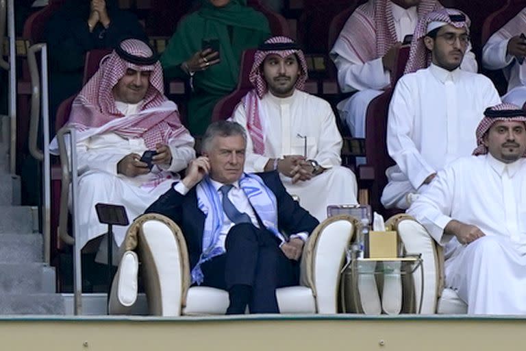 Mauricio Macri observa la derrota Argentina ante Arabia Saudita