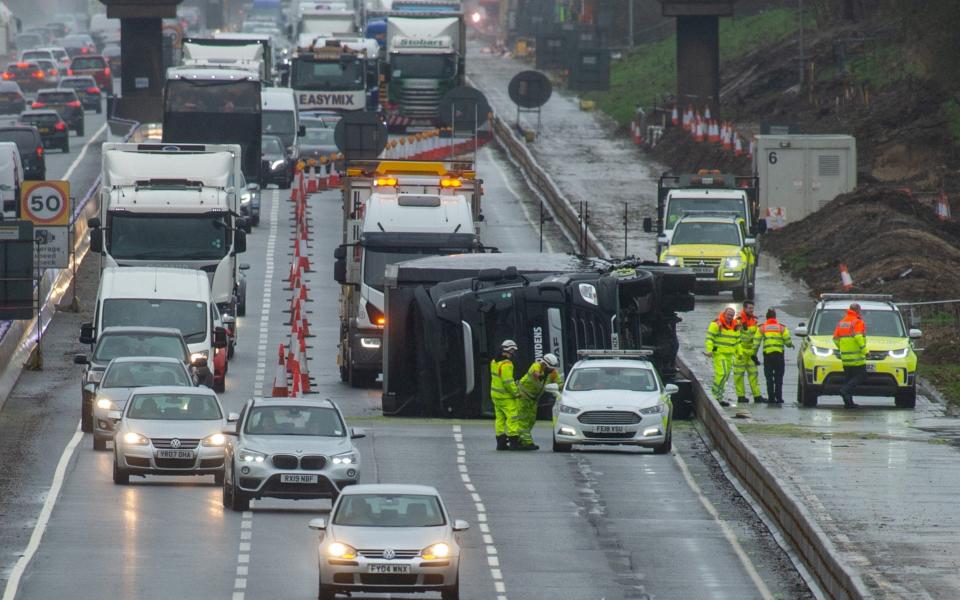 Derbyshire Police has vowed to prosecute drivers who film traffic collisions at the wheel - Peter Manning/LNP/London News Pictures Ltd