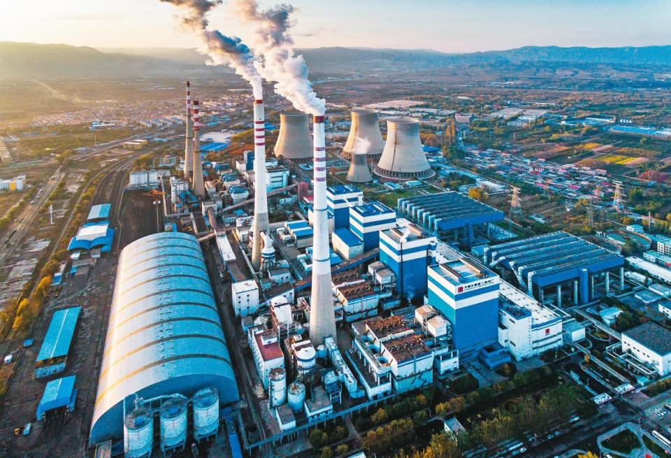 中國的「碳中和」目標、拜登政府的基建計畫，讓近期週期股如鋼鐵、航運、水泥表現強勢。（東方IC）