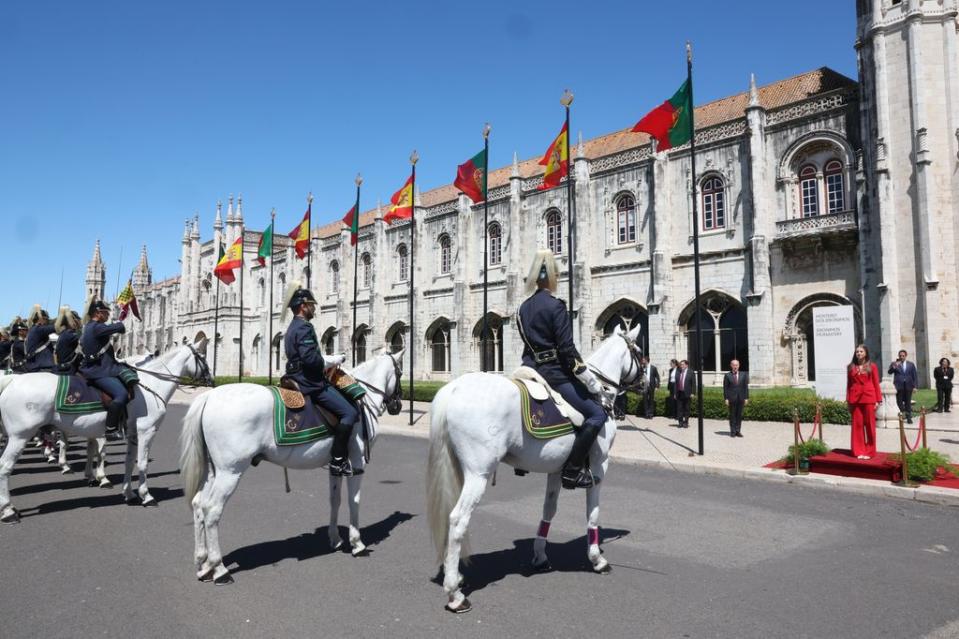 Visita de la Princesa de Asturias al Monasterio de los Jerónimos de Santa María de Belém durante su viaje oficial a la República Portuguesa