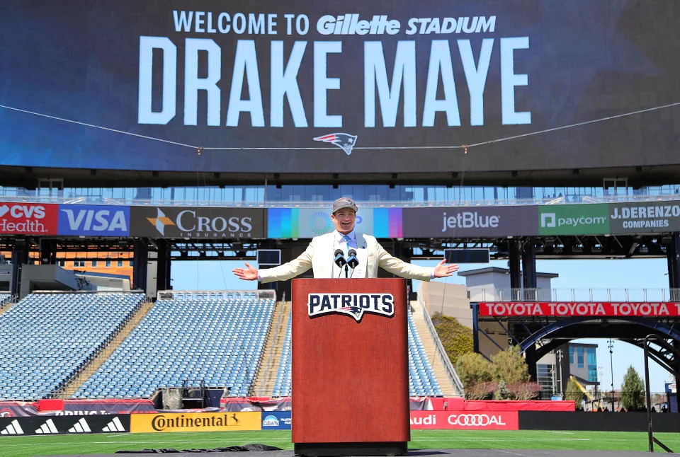 Foxborough, MA - 26 de abril: QB Drake Maye de los New England Patriots en su conferencia de prensa introductoria en el estadio Gillette. (Foto de John Tlumacki/The Boston Globe vía Getty Images)