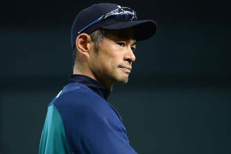 Ichiro Suzuki reportedly signs minor league contract with Mariners