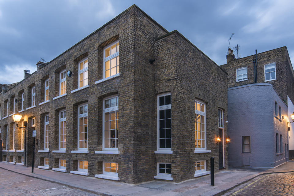 Ellie Goulding’s house is situated on Oldbury Place, a cobbled mews off London’s Marylebone High Street. Photo: Aston Chase t