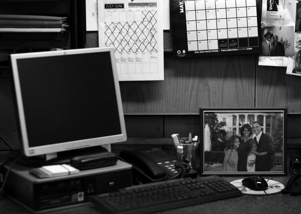 <p>A desk in the Wells Fargo Center shows a picture of the First Family and a calendar counting down the dates of the DNC Tuesday, July 26, 2016, in Philadelphia, PA. (Photo: Khue Bui for Yahoo News) </p>