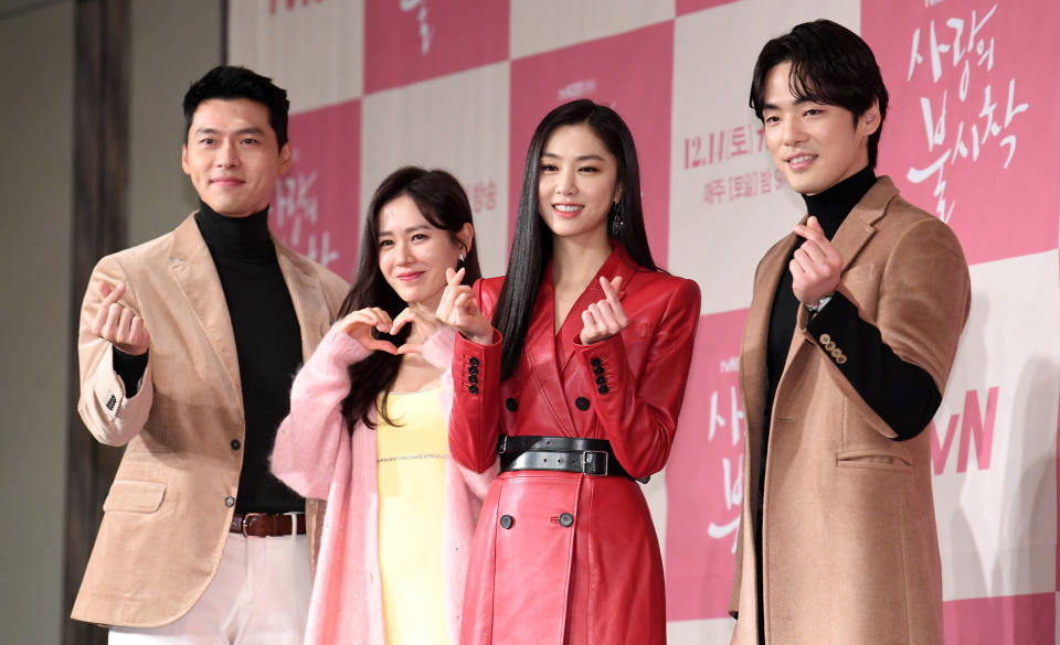 SEOUL, SOUTH KOREA - DECEMBER 09: Actor Hyun-Bin, actress Son Ye-Jin, Seo Ji-Hye, and actor Kim Jung-Hyun during a press conference of tvN drama 'Crashing Landing On You' at Four Seasons Hotel on December 09, 2019 in Seoul, South Korea. (Photo by THE FACT/Imazins via Getty Images)