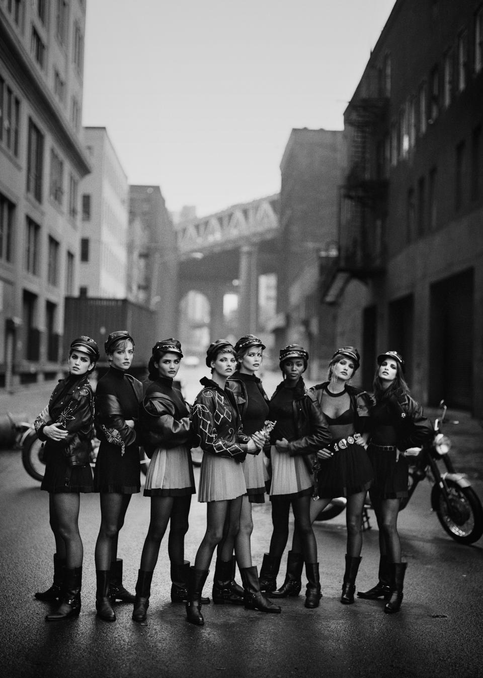 Cindy Crawford, Tatjana Patitz, Helena Christensen, Linda Evangelista, Claudia Schiffer, Naomi Campbell, Karen Mulder & Stephanie Seymour, Brooklyn, 1991, Vogue US