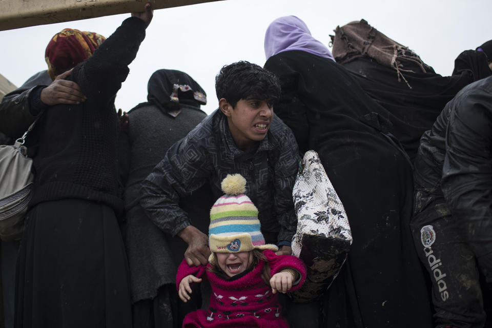 Displaced Iraqis fleeing Mosul