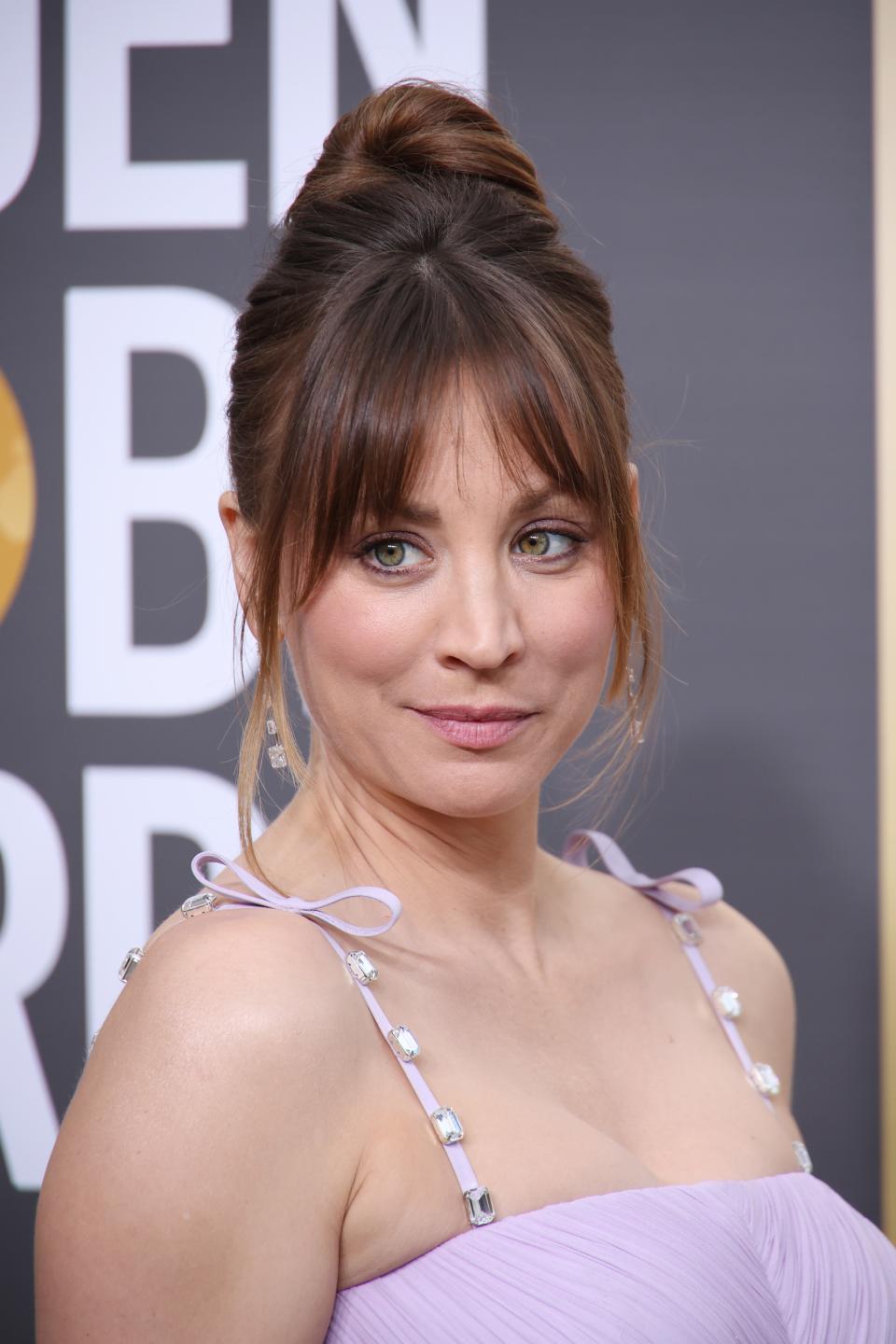 Kaley Cuoco Debuts Brunette Hair on the Golden Globes 2023 Red Carpet
