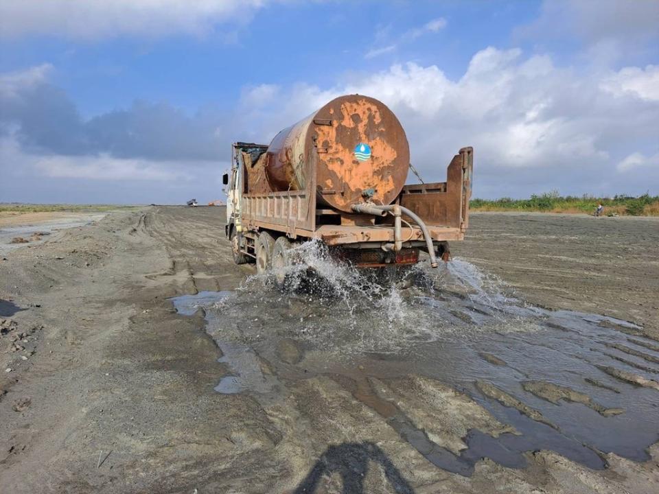 增派灑水車灑水（圖：環保署）