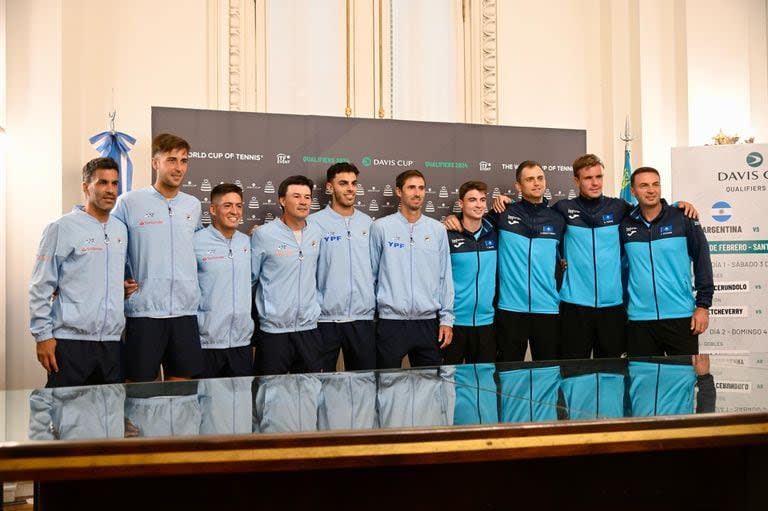 Los equipos de la Argentina y Kazajistán en el Palacio Municipal de Rosario