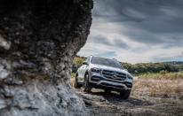 <p>The GLE450's turbocharged inline-six gets a boost from a 21-hp electric motor sandwiched between the flywheel and the transmission that can add a squirt of torque when needed.</p>