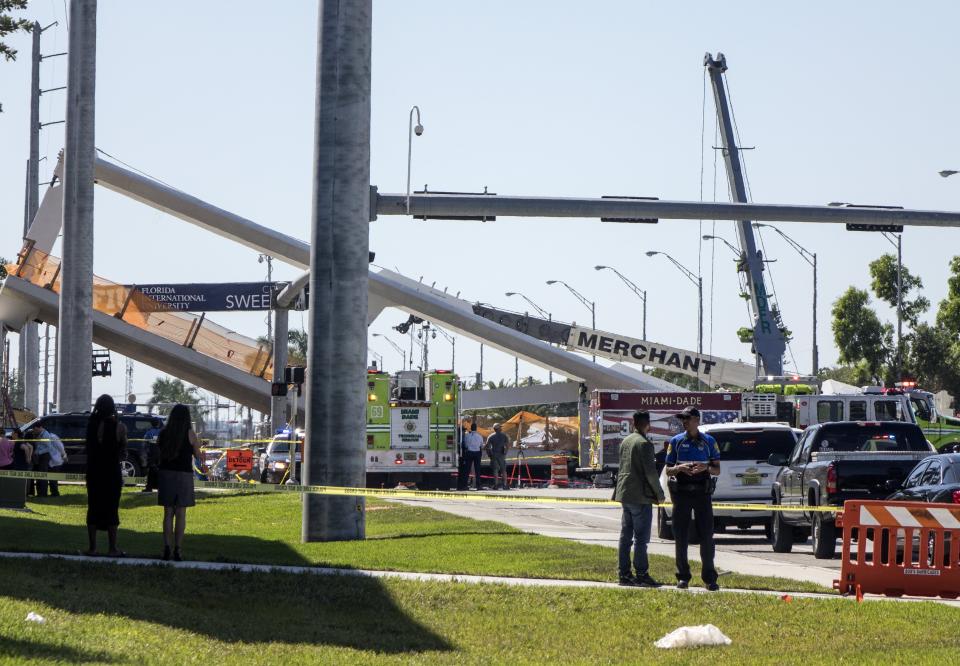 Dramáticas imágenes del colapso de un puente peatonal en Miami