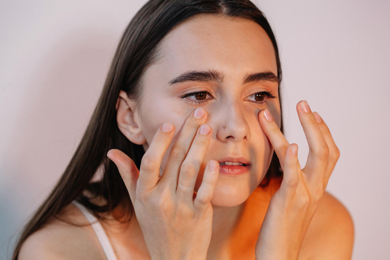 Un potente hidratante por la s mañanas es esencial en tu rutina de belleza/Getty Images.