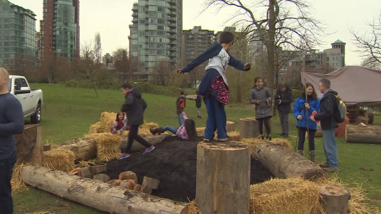 'I would do this every day': Kids get hands dirty at pop-up playground