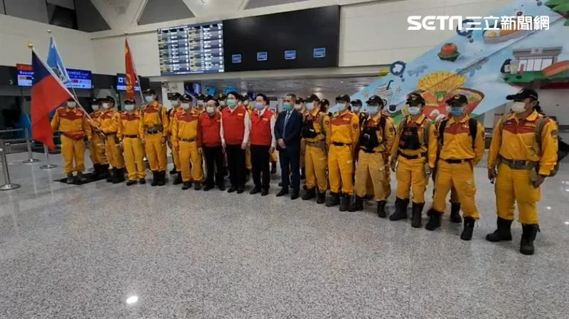 Tayvan'ın ilk 40 kişilik kurtarma ekibi bu gece Türkiye'ye doğru yola çıktı.