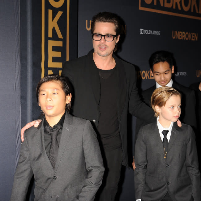 Brad Pitt con sus hijos Maddox, Pax y Shiloh en una foto de archivo credit:Bang Showbiz