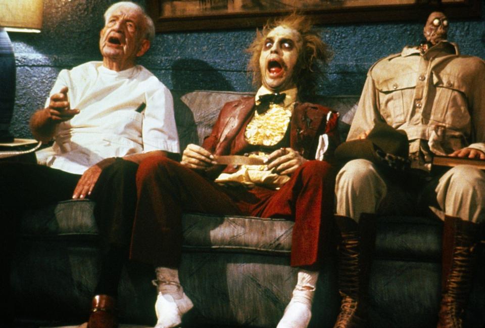 BEETLEJUICE, Michael Keaton (center), 1988. © Warner Brothers /courtesy Everett Collection