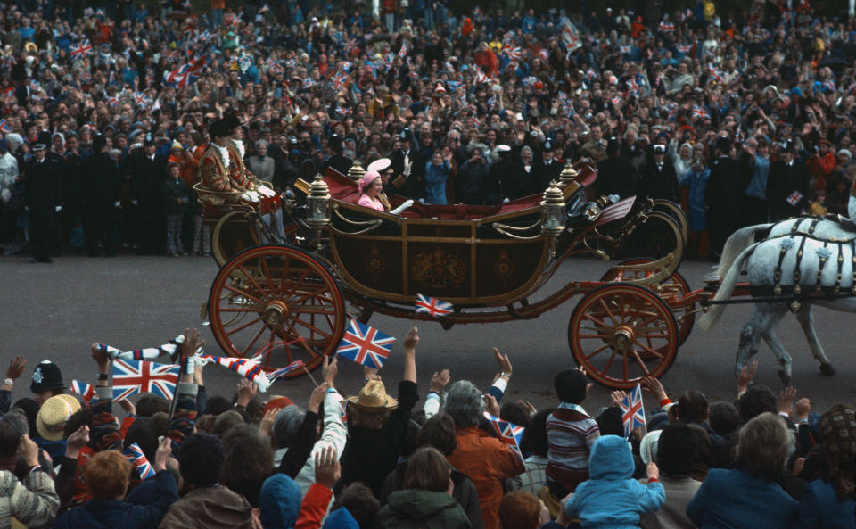 Silver Jubilee Procession (Anwar Hussein / Getty Images)