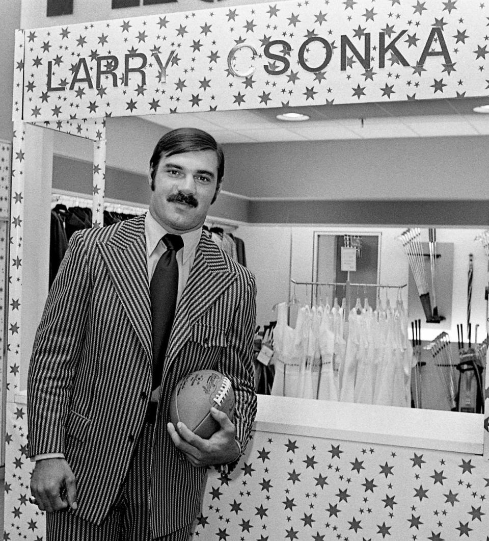 Miami Dolphins star running back Larry Csonka makes an appearance at the J.C. Penny store at Rivergate Mall in Nashville June 9, 1972. Csonka gained 1,051 yards last year and help lead the Dolphins to the Super Bowl where they lost to the Dallas Cowboys.