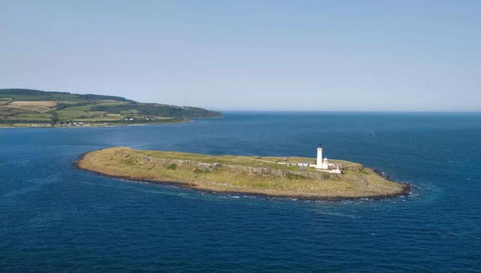 6 bedroom island for sale in Isle of Arran, KA27 Offers in excess of £350,000. Former Lighthouse Keeper’s accommodation including 2 reception rooms, 5 bedrooms and bathroom. (Knight Frank)